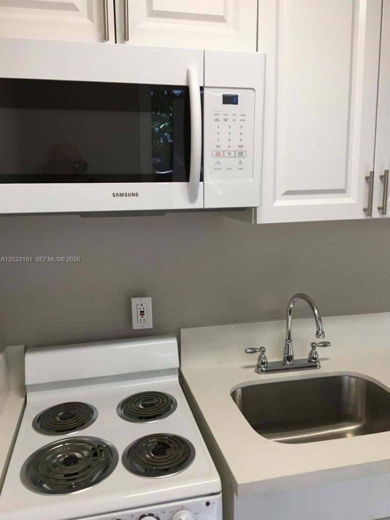 520 SW 4th St , Unit 5, Miami, FL 33130 Photo