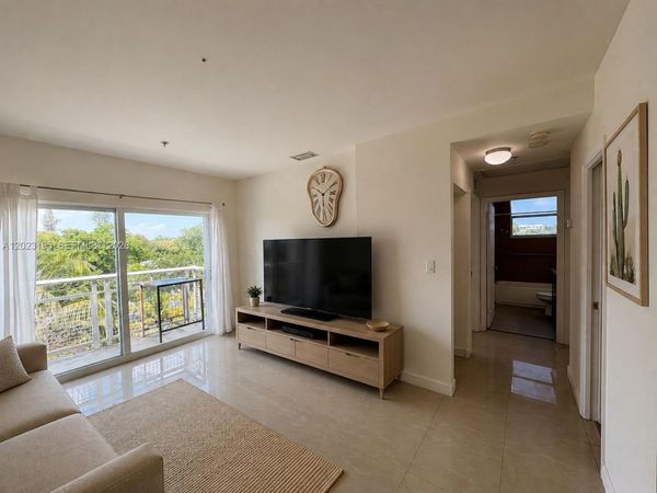 529 NE 62nd St , Unit 404, Miami, FL 33138