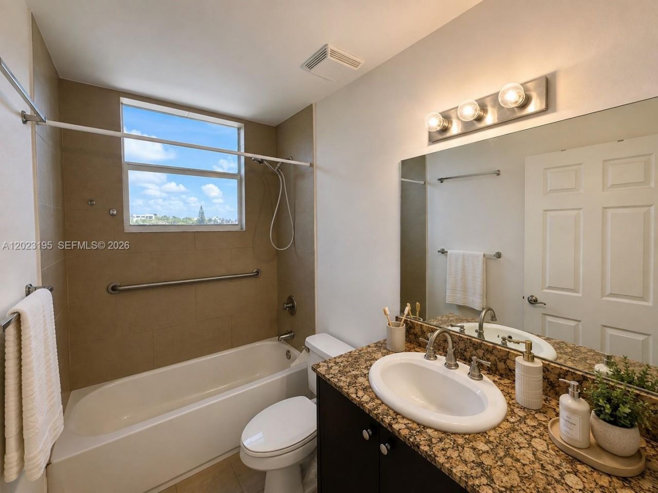 529 NE 62nd St , Unit 404, Miami, FL 33138 Photo
