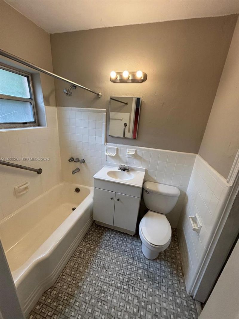 520 SW 4th St , Unit 11, Miami, FL 33130 Photo