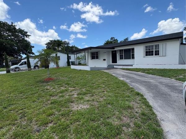 7150 SW 10th St , Pembroke Pines, FL 33023