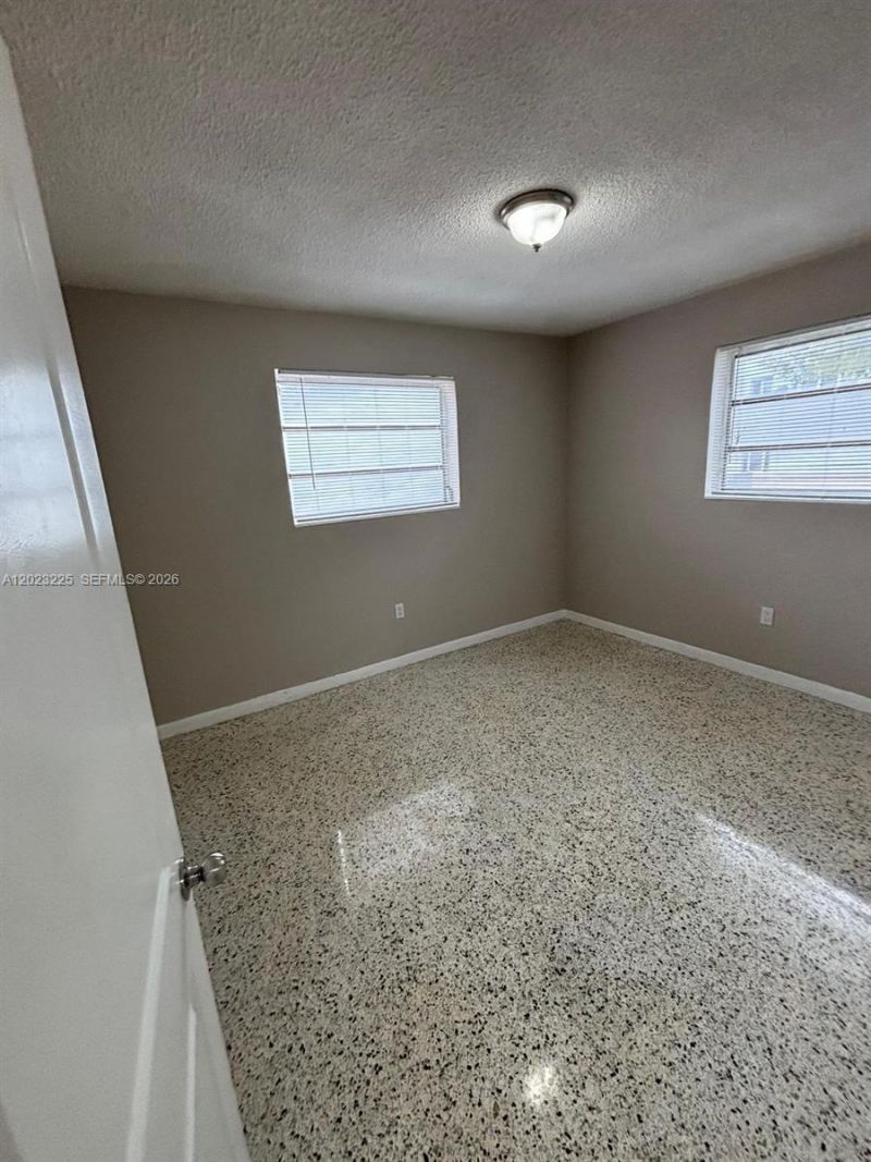 1047 SW 7th St , Unit 6, Miami, FL 33130 Photo