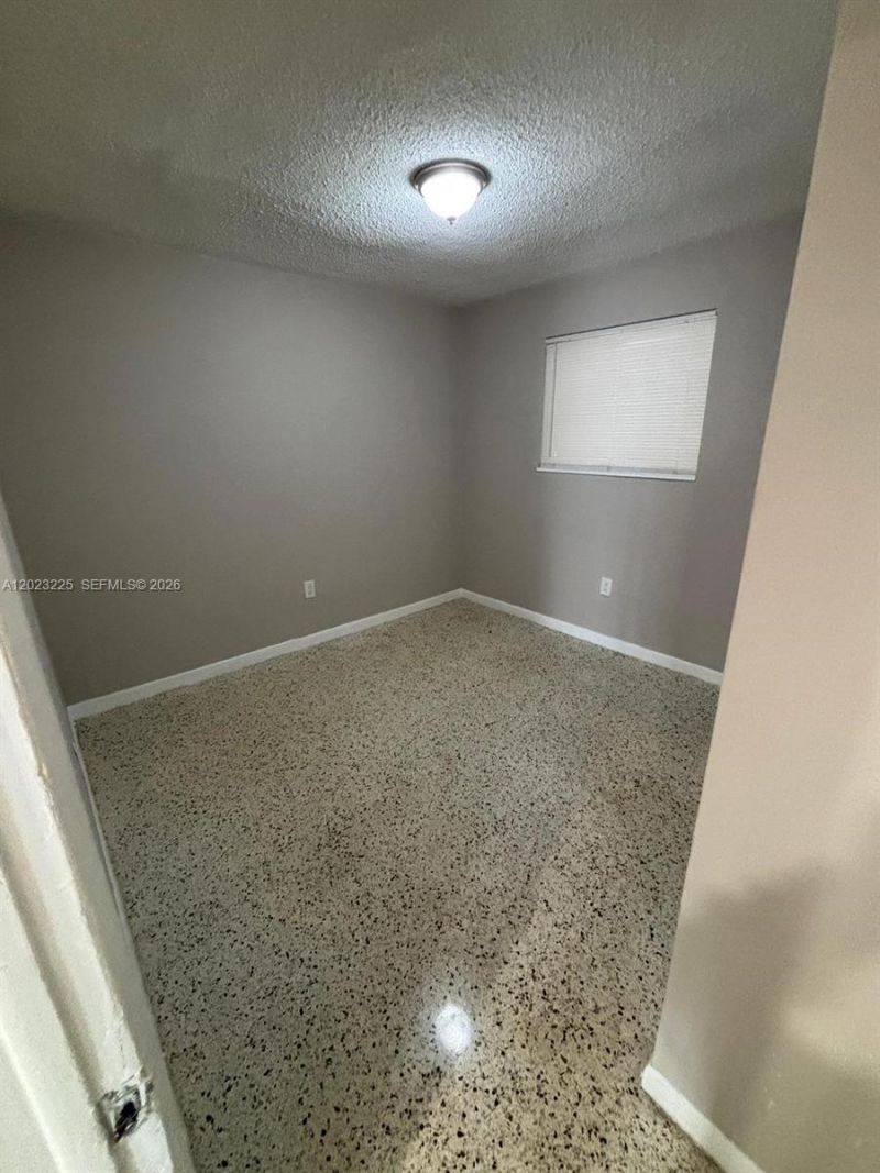 1047 SW 7th St , Unit 6, Miami, FL 33130 Photo