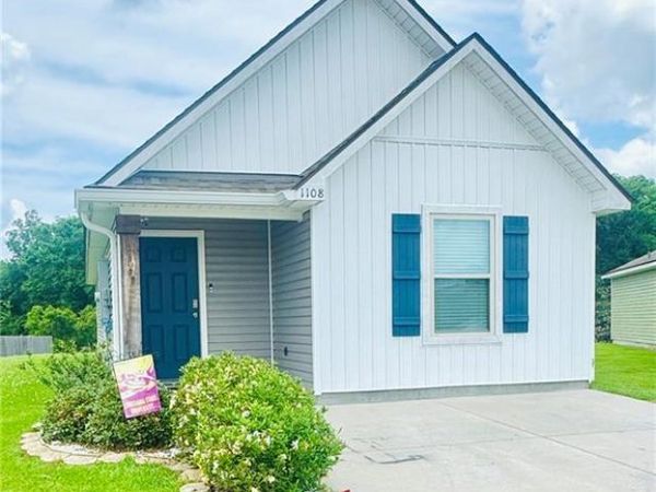 1108 E BIENVILLE Street , Gonzales, LA 70737