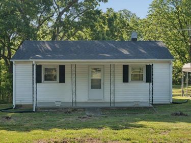 8868 Rockford School Rd, Gretna, VA 24557