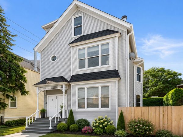 1549 W Barry Avenue, Unit 2, Chicago, IL 60657