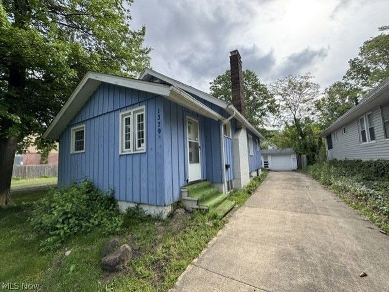 1379 E 219th Street, Euclid, OH 44117 Photo 2