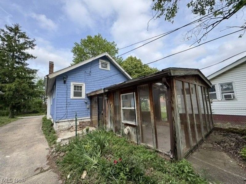 1379 E 219th Street, Euclid, OH 44117 Photo 3
