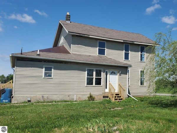 2989 Vandecar Road N, Mt Pleasant, MI 48858