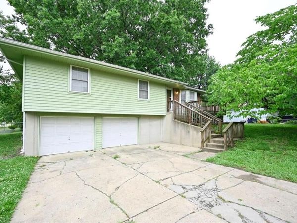 10526 N Walnut Street, Kansas City, MO 64155