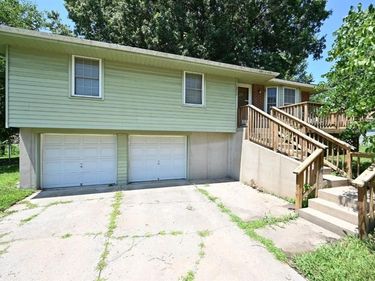 10526 N Walnut Street, Kansas City, MO 64155