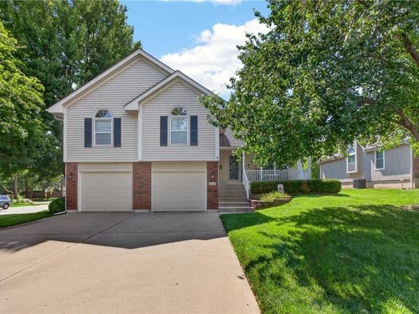 212 SE Bingham Drive, Lee's Summit, MO 64063