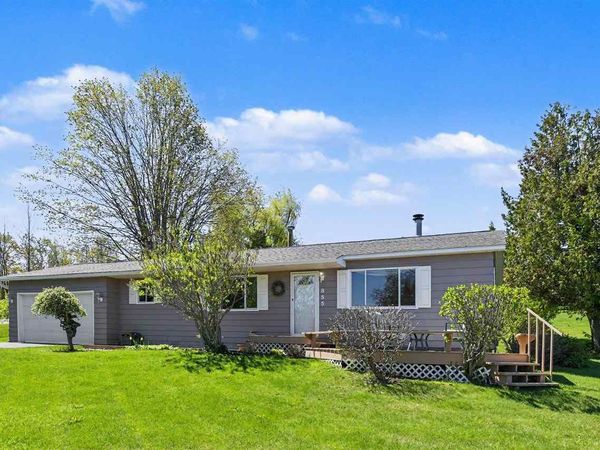 855 Country Lane, Petoskey, MI 49770