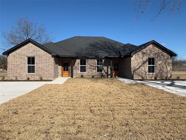 113-15 Van Buren Drive, McGregor, TX 76657