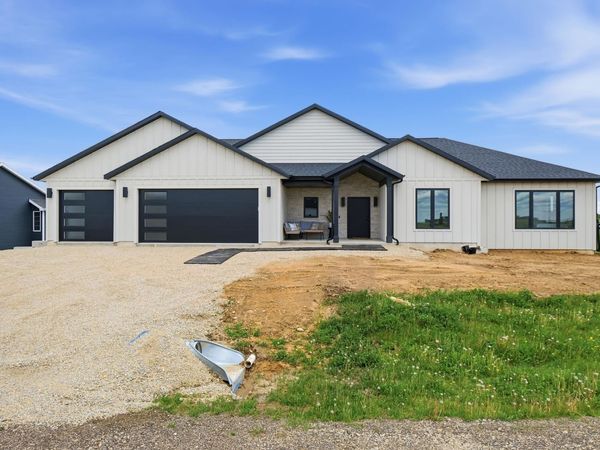 1636 Fissure Trail, Columbus, WI 53925