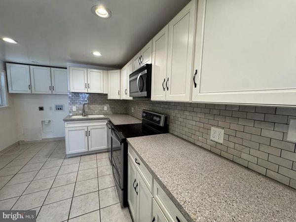 422 HOWELL DRIVE, NEW CASTLE, DE 19720