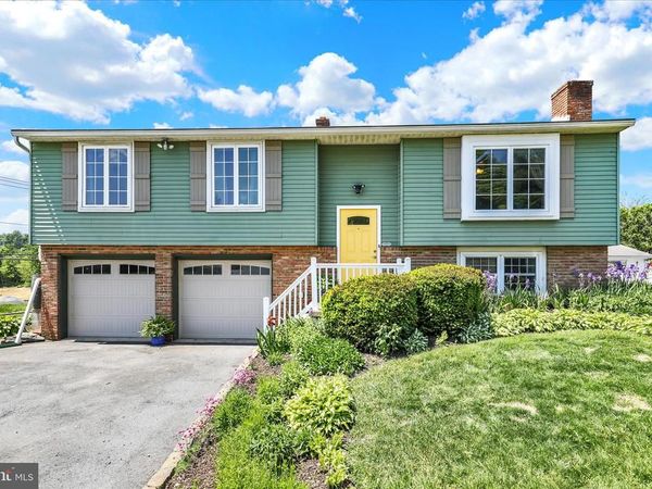 925 HEARTHSTONE LANE, READING, PA 19608
