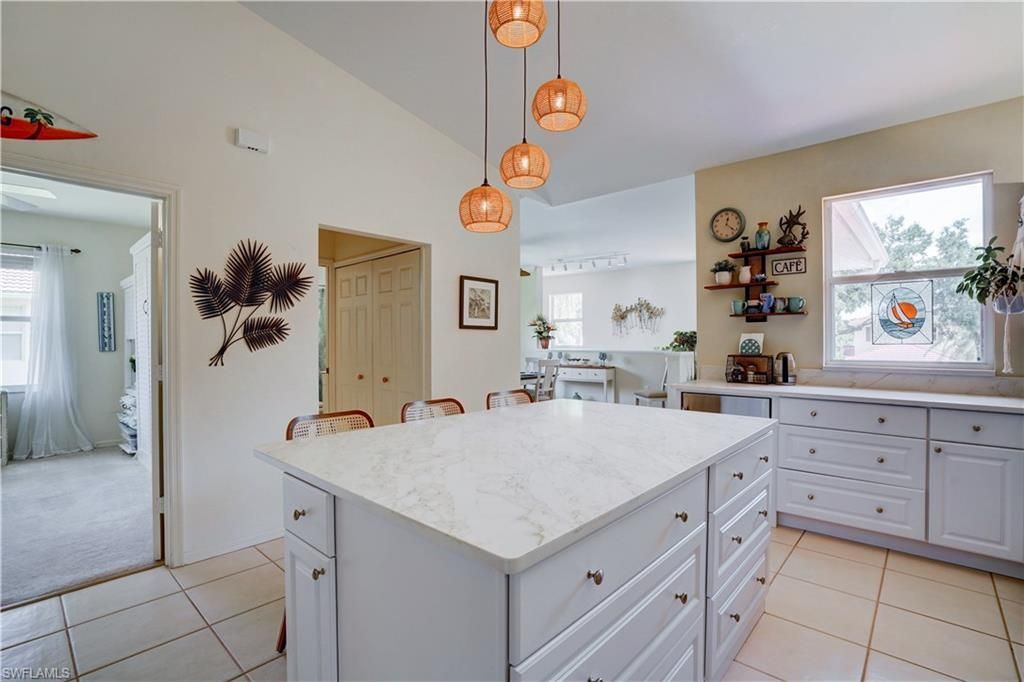 509 Robin Hood Cir , Unit 202, Naples, FL 34104 Photo
