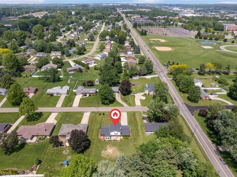 5070 Echovalley Street NW, North Canton, OH 44720 Photo 2