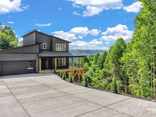 221 Coopers Drive , Hendersonville, NC 28739