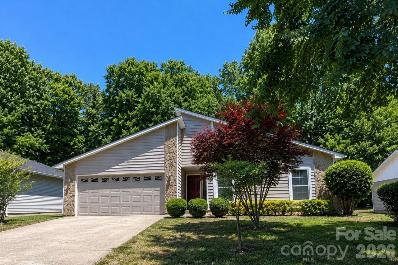 7636 Eastbourne Road, Charlotte, NC 28227 Main Photo