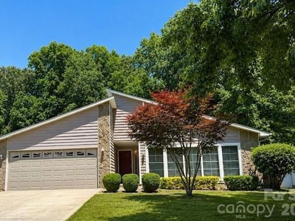7636 Eastbourne Road , Charlotte, NC 28227