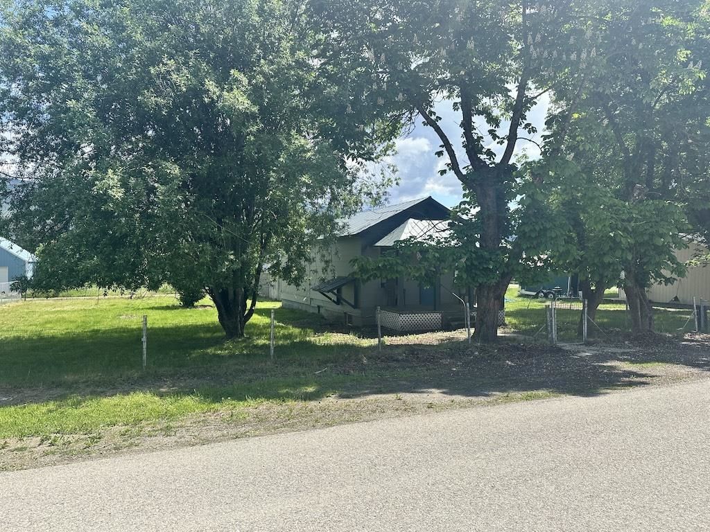 106 N 8th St, Ione, WA 99139 Main Photo