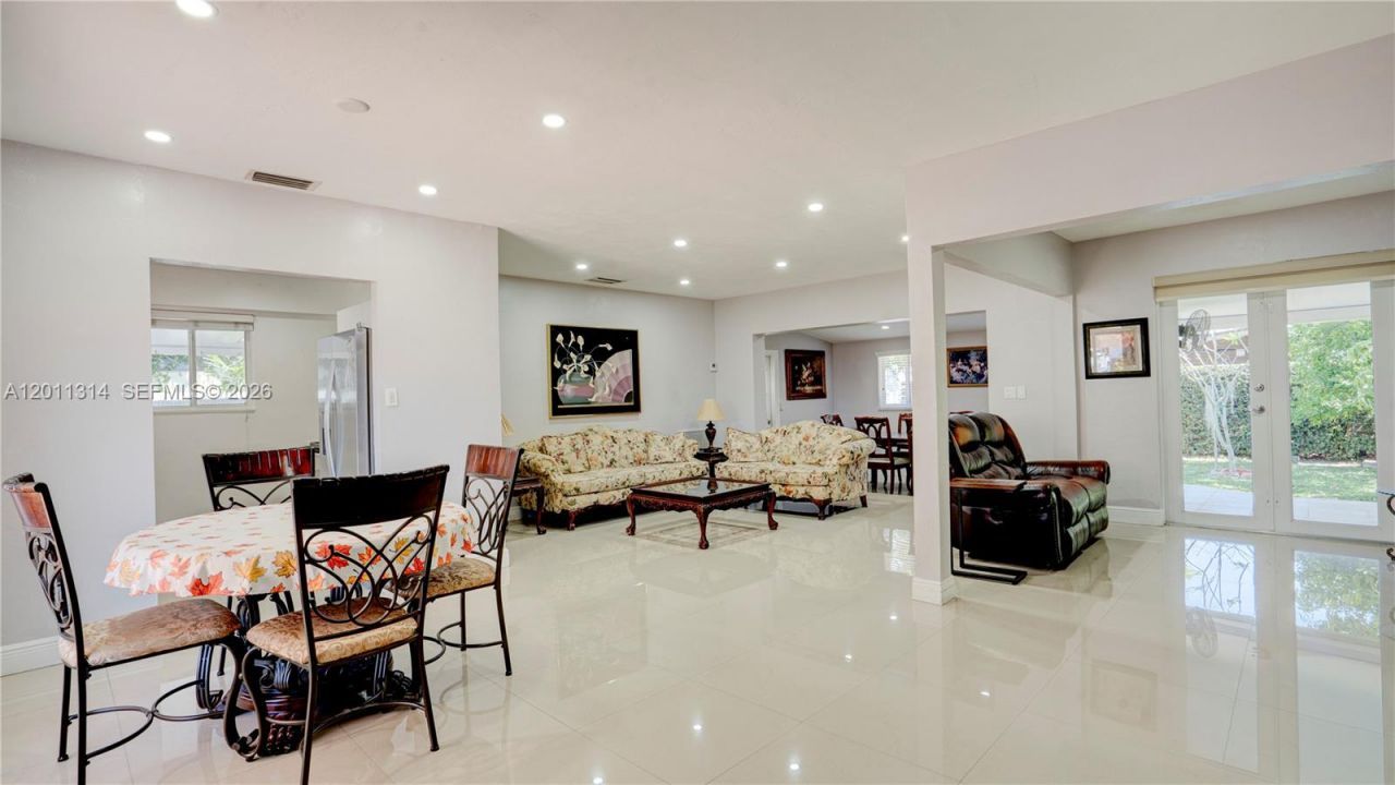 7855 SW 22nd St , Miami, FL 33155 Photo