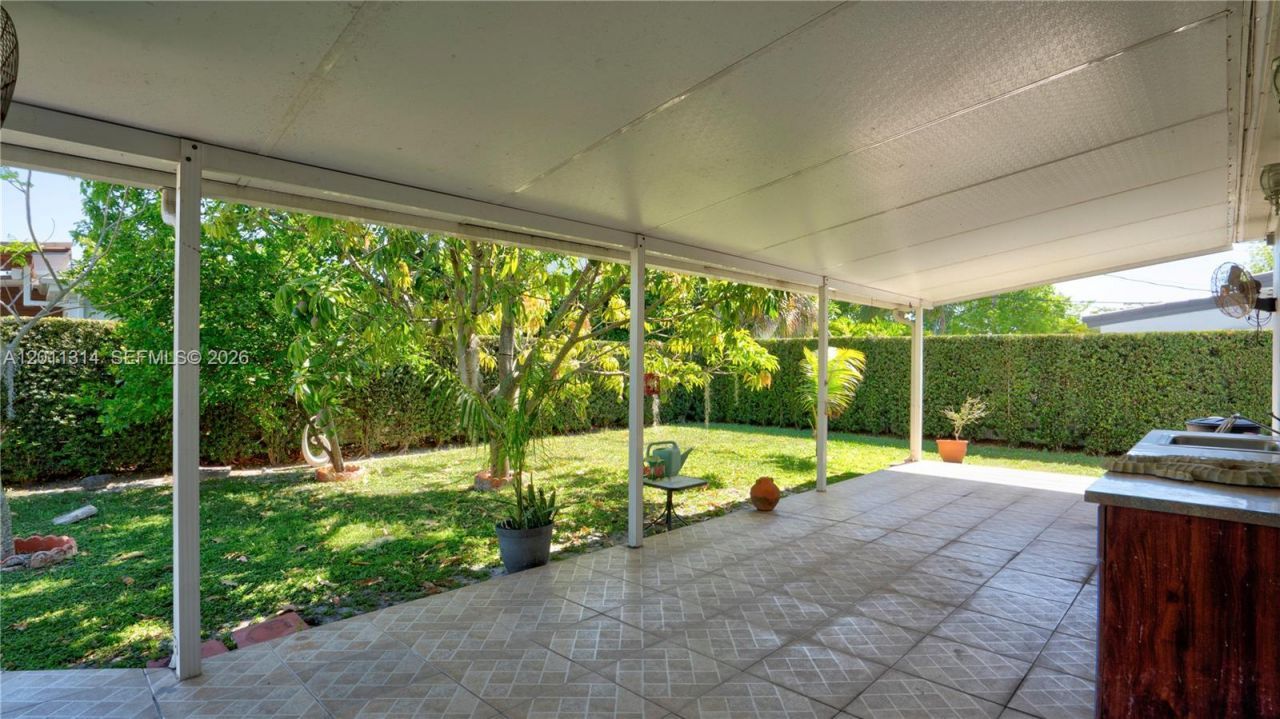 7855 SW 22nd St , Miami, FL 33155 Photo