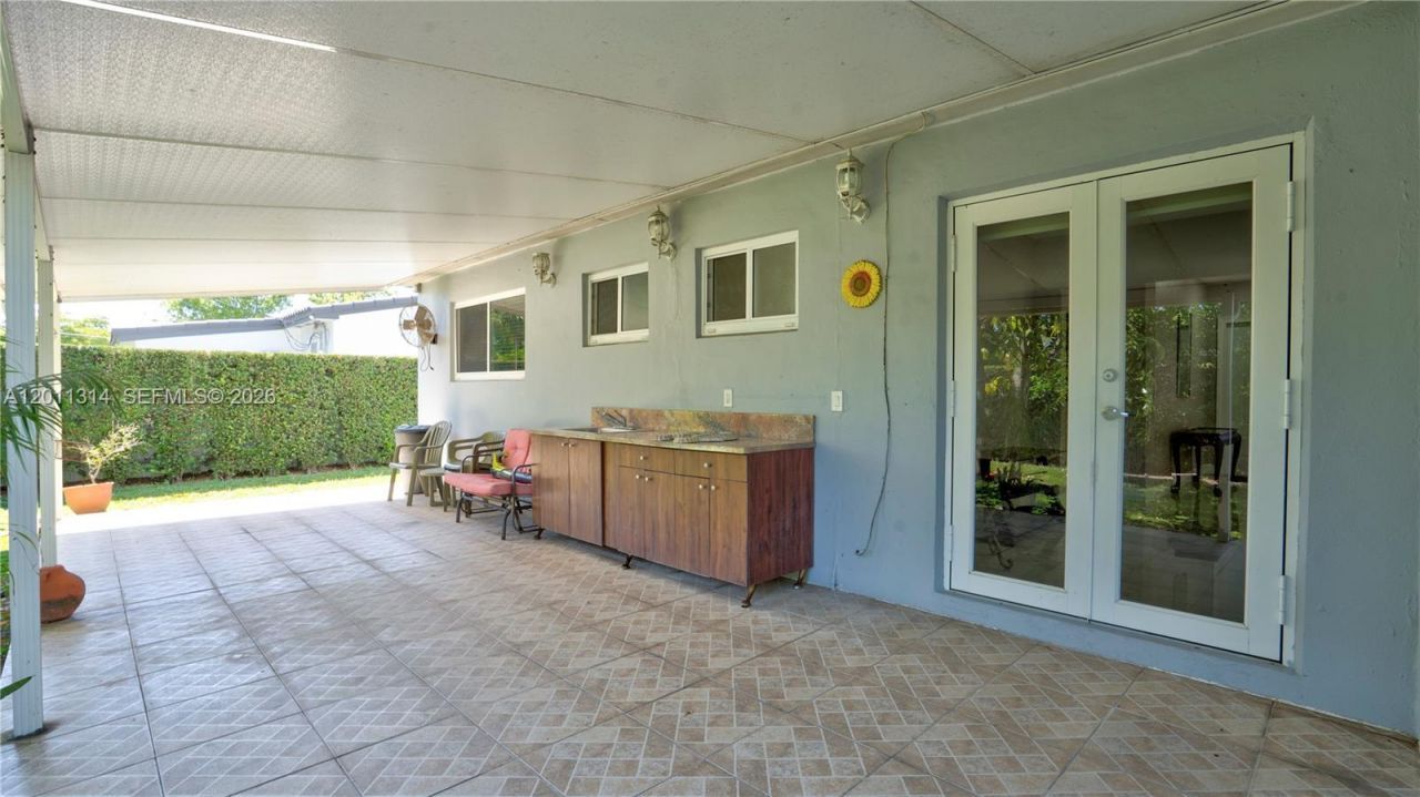 7855 SW 22nd St , Miami, FL 33155 Photo