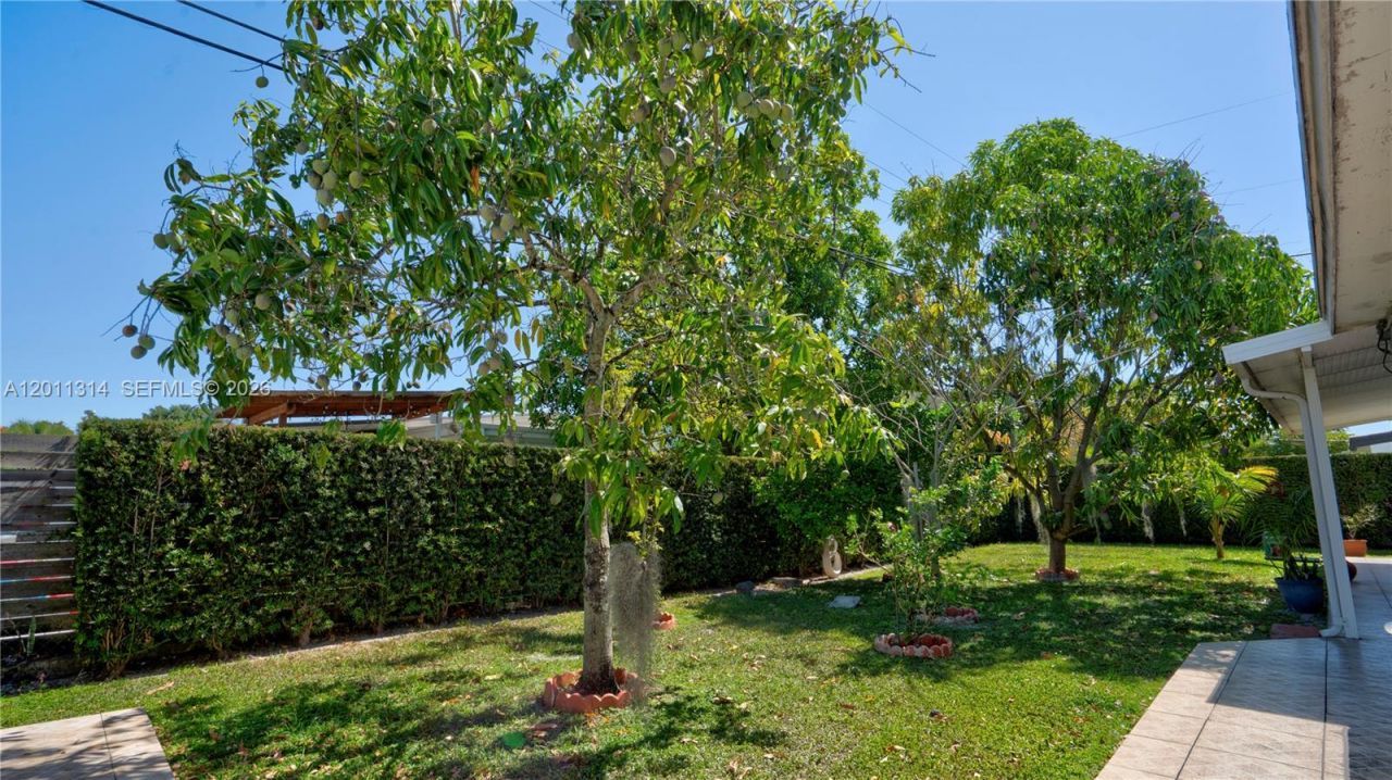 7855 SW 22nd St , Miami, FL 33155 Photo