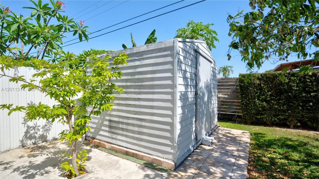 7855 SW 22nd St , Miami, FL 33155 Photo