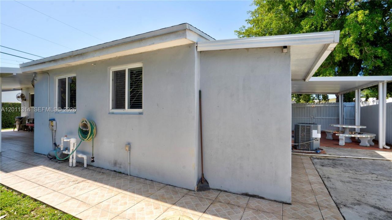 7855 SW 22nd St , Miami, FL 33155 Photo