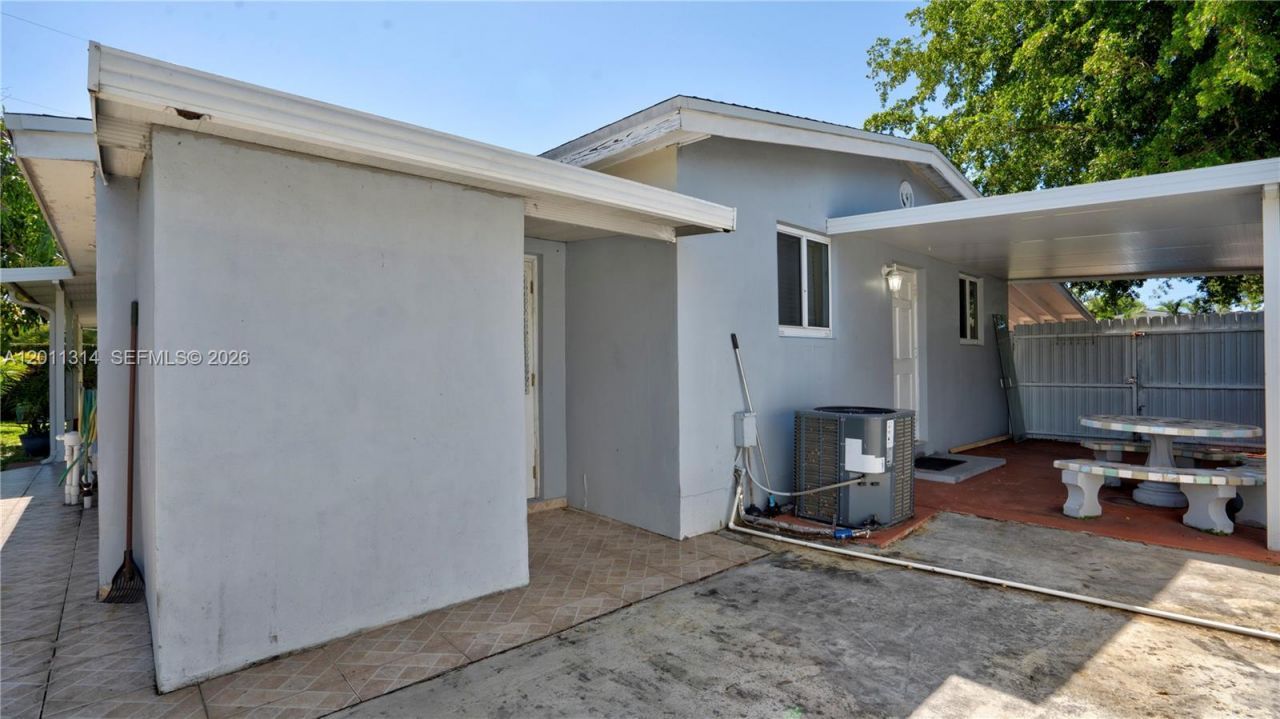 7855 SW 22nd St , Miami, FL 33155 Photo