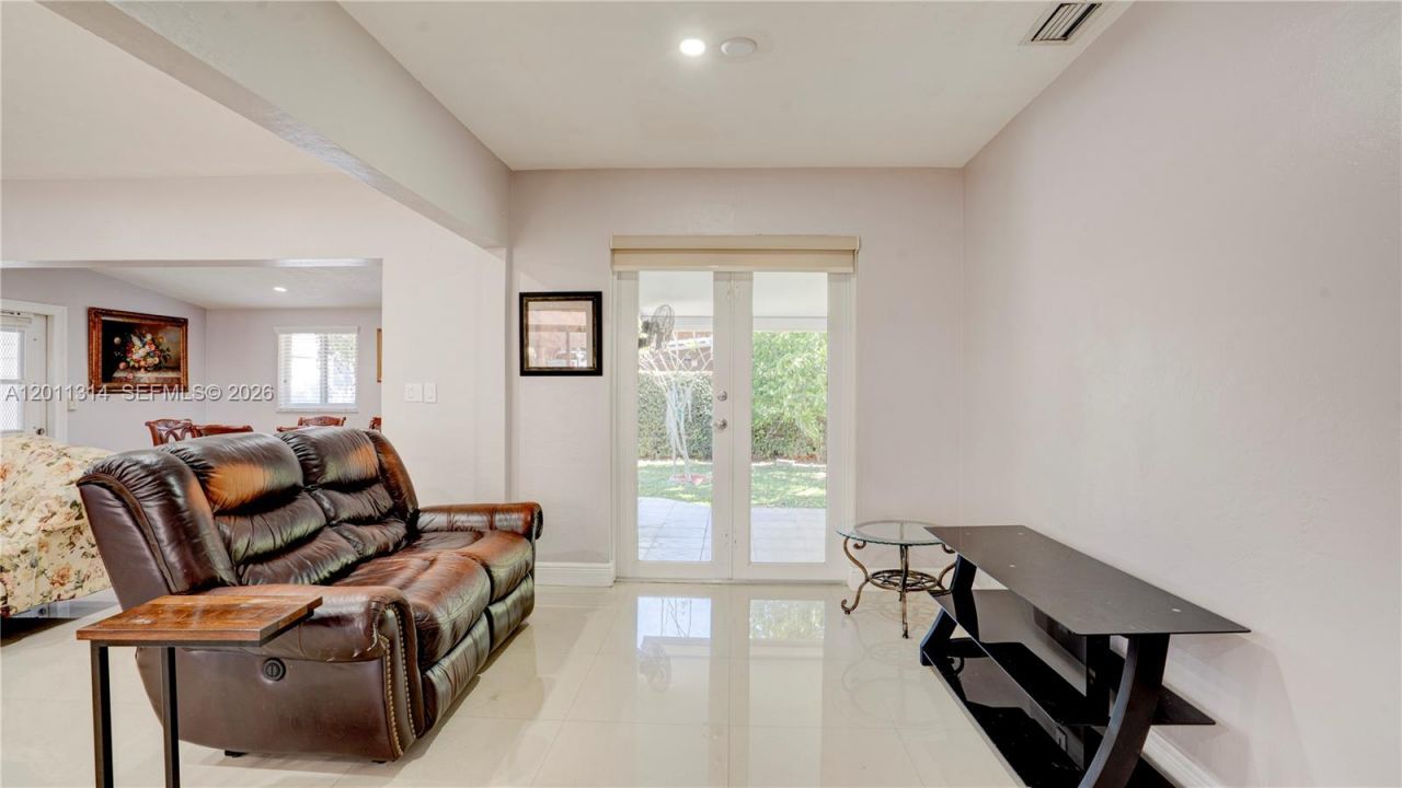 7855 SW 22nd St , Miami, FL 33155 Photo