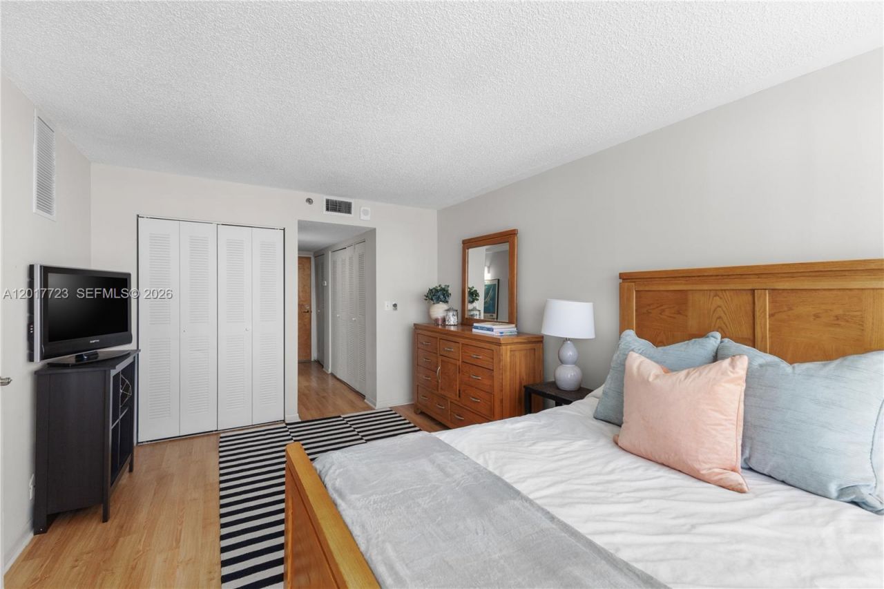 7601 E Treasure Dr , Unit 2001, North Bay Village, FL 33141 Photo