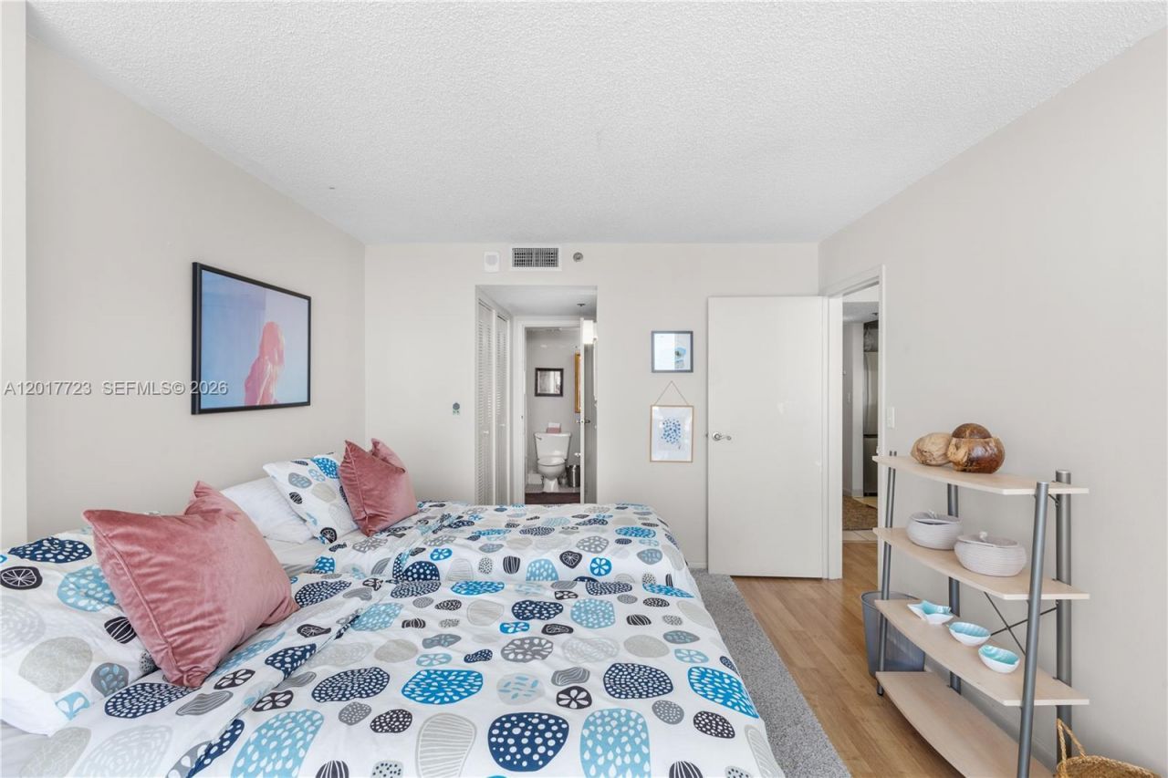 7601 E Treasure Dr , Unit 2001, North Bay Village, FL 33141 Photo