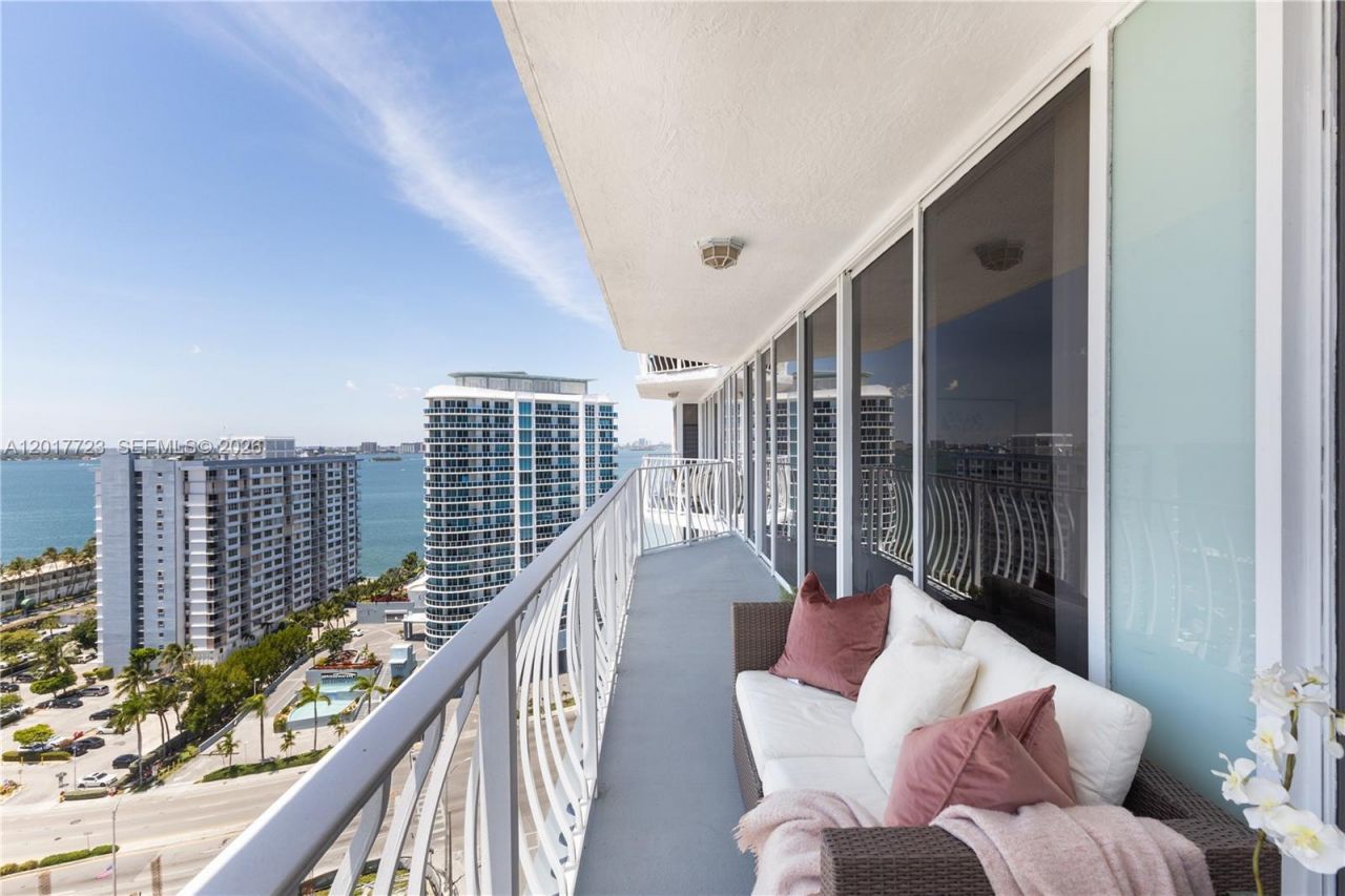 7601 E Treasure Dr , Unit 2001, North Bay Village, FL 33141 Photo