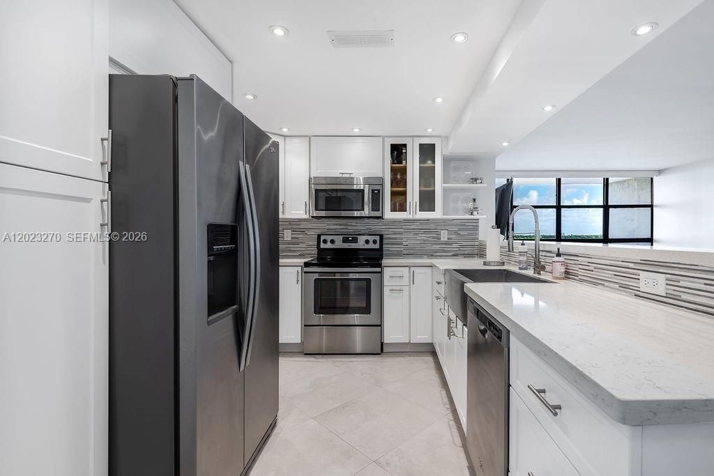 600 Parkview Dr , Unit 829, Hallandale Beach, FL 33009 Photo
