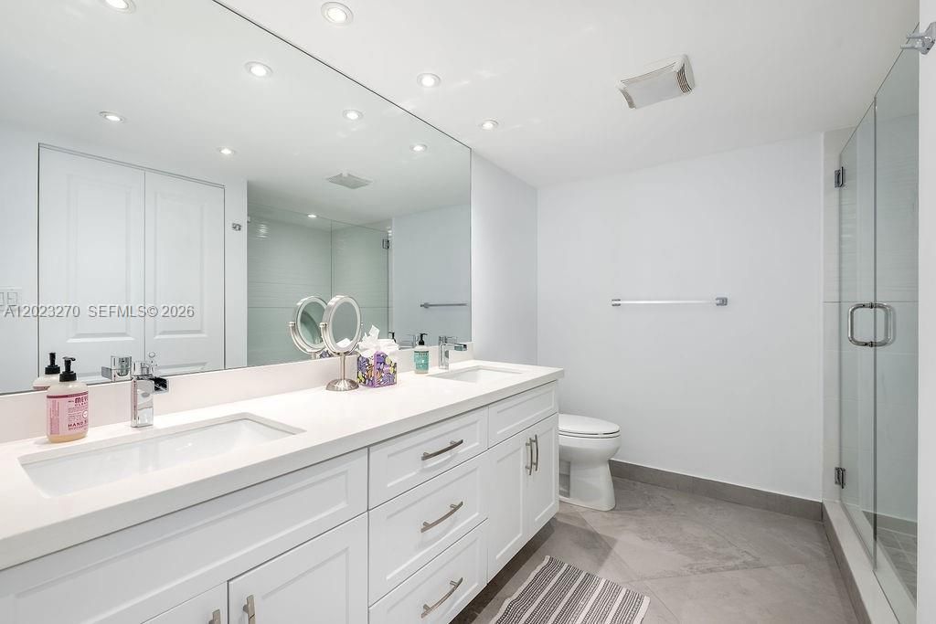 600 Parkview Dr , Unit 829, Hallandale Beach, FL 33009 Photo