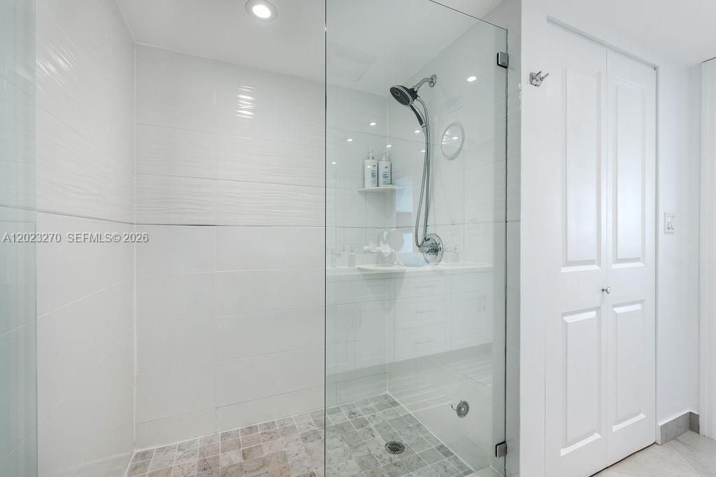600 Parkview Dr , Unit 829, Hallandale Beach, FL 33009 Photo