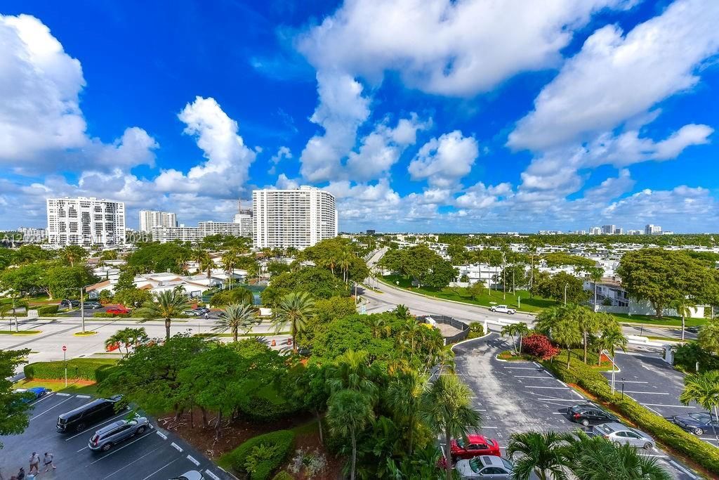 600 Parkview Dr , Unit 829, Hallandale Beach, FL 33009 Photo