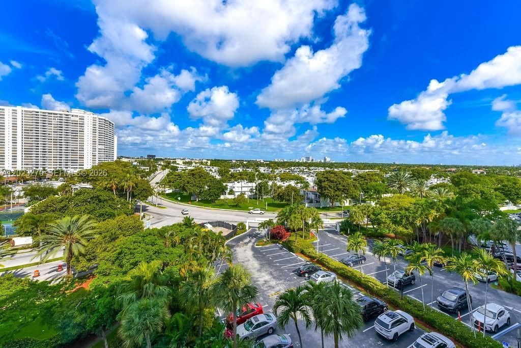 600 Parkview Dr , Unit 829, Hallandale Beach, FL 33009 Photo