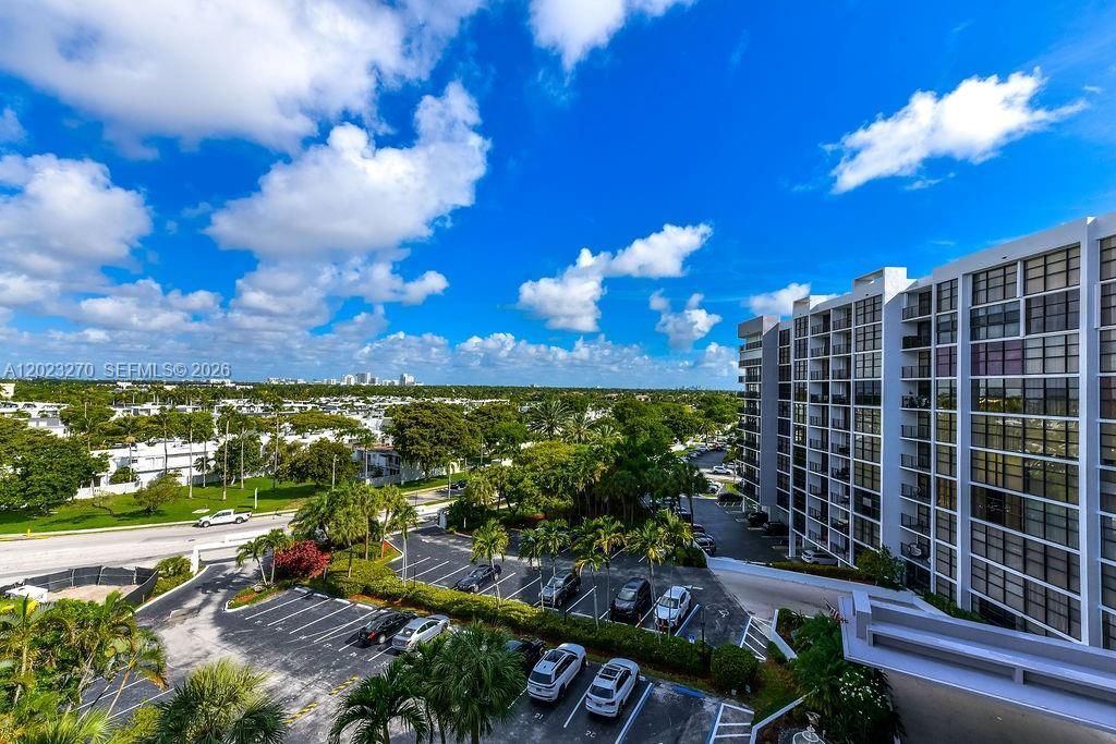 600 Parkview Dr , Unit 829, Hallandale Beach, FL 33009 Photo