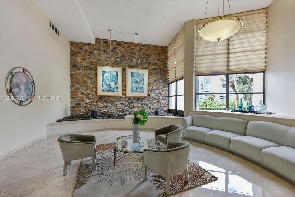 600 Parkview Dr , Unit 829, Hallandale Beach, FL 33009 Photo