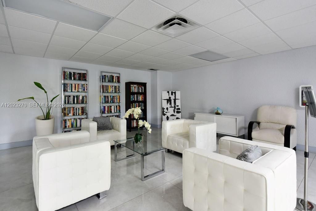 600 Parkview Dr , Unit 829, Hallandale Beach, FL 33009 Photo