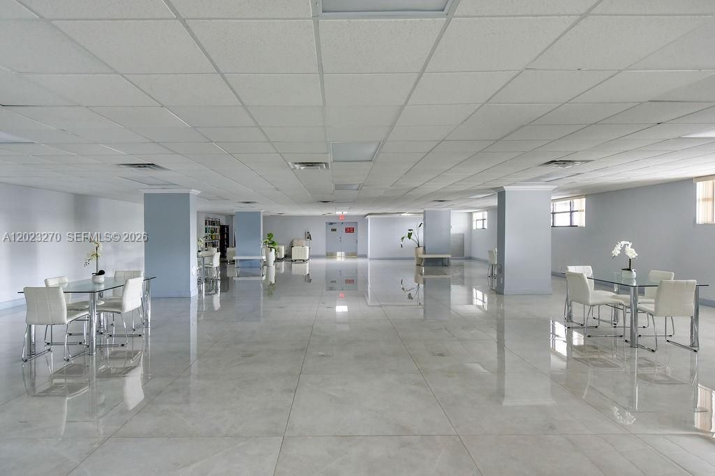 600 Parkview Dr , Unit 829, Hallandale Beach, FL 33009 Photo