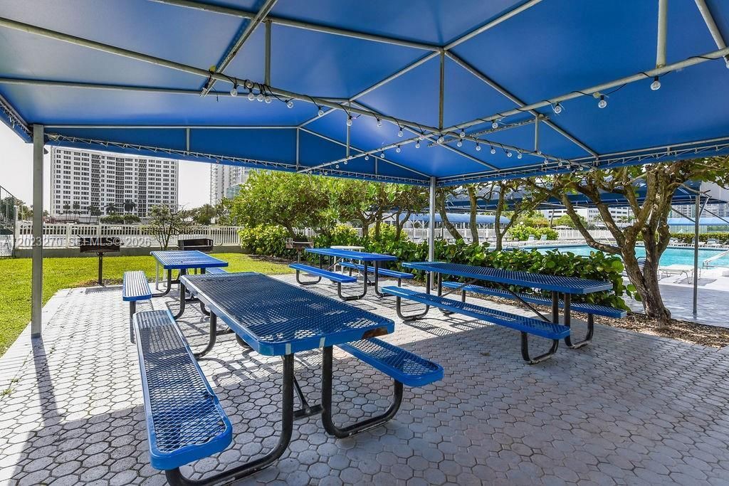600 Parkview Dr , Unit 829, Hallandale Beach, FL 33009 Photo