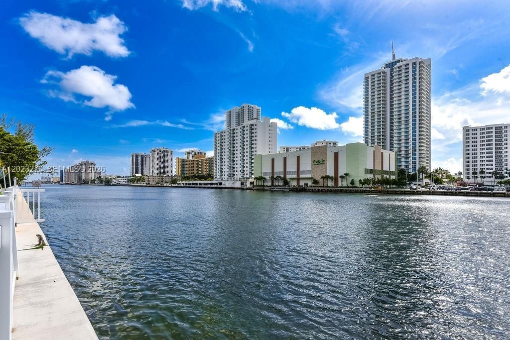 600 Parkview Dr , Unit 829, Hallandale Beach, FL 33009 Photo