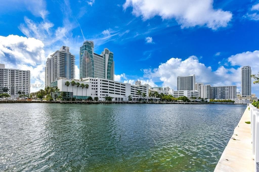600 Parkview Dr , Unit 829, Hallandale Beach, FL 33009 Photo